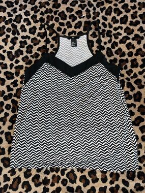 H&M Black & White Zigzag Chevron Camisole